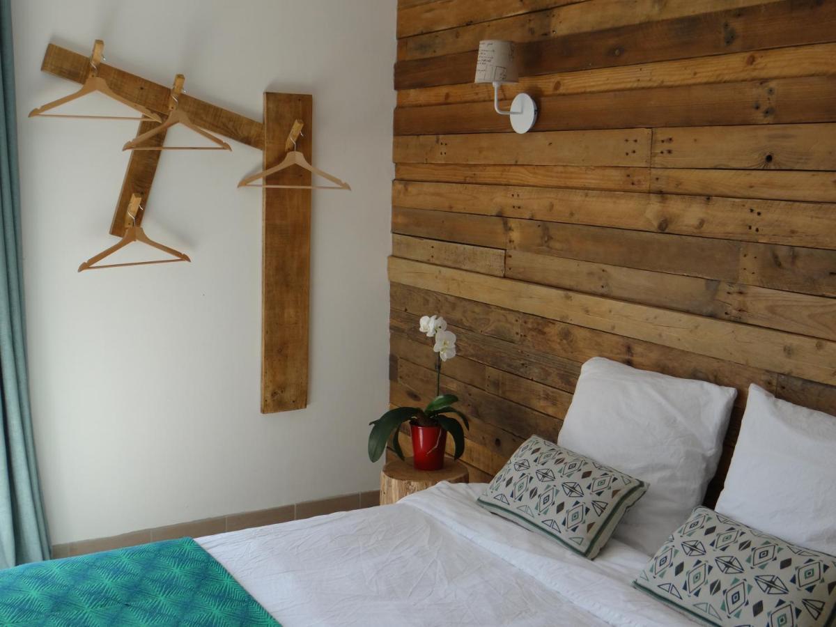 Bed and Breakfast Les Marguerites Champdolent Esterno foto