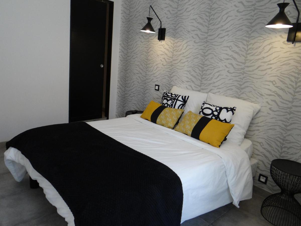 Bed and Breakfast Les Marguerites Champdolent Esterno foto