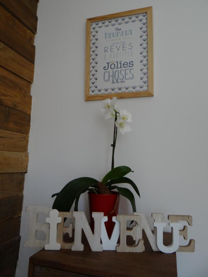 Bed and Breakfast Les Marguerites Champdolent Esterno foto