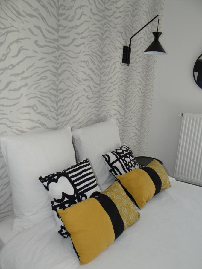 Bed and Breakfast Les Marguerites Champdolent Esterno foto
