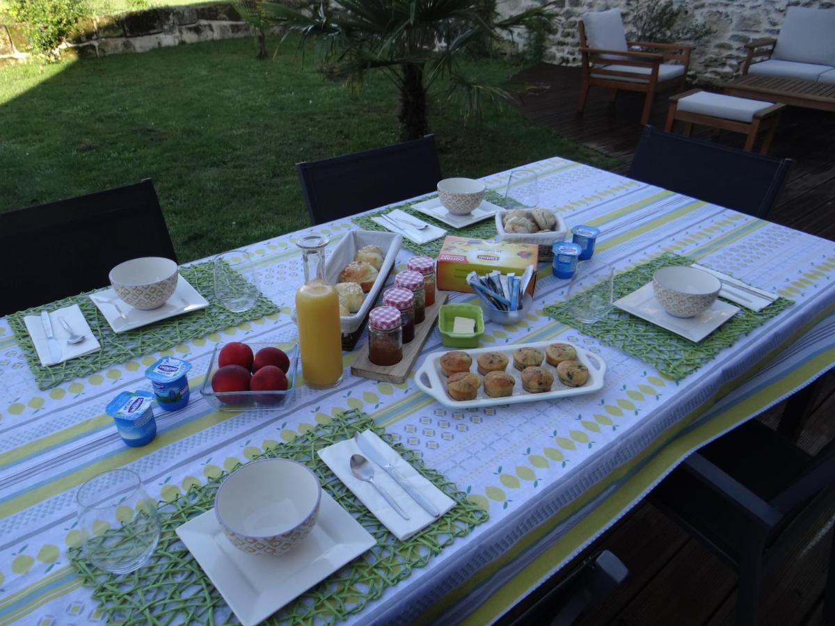 Bed and Breakfast Les Marguerites Champdolent Esterno foto