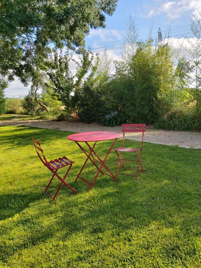 Bed and Breakfast Les Marguerites Champdolent Esterno foto